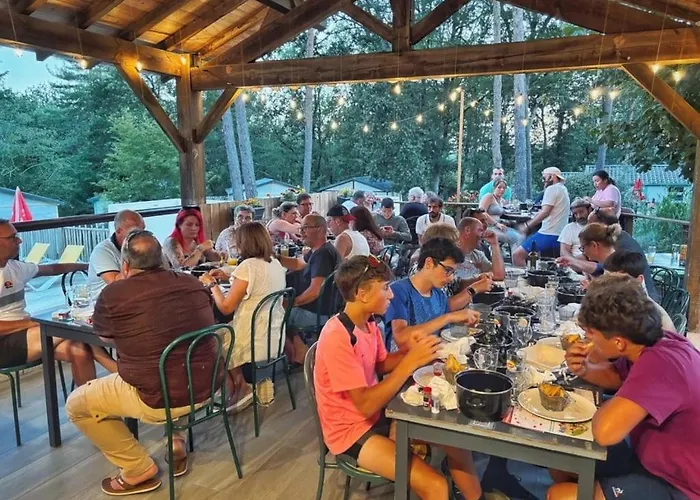 Camping 3 étoiles - Parc aquatique - ccbbeec 3* Beaumont-du-Périgord